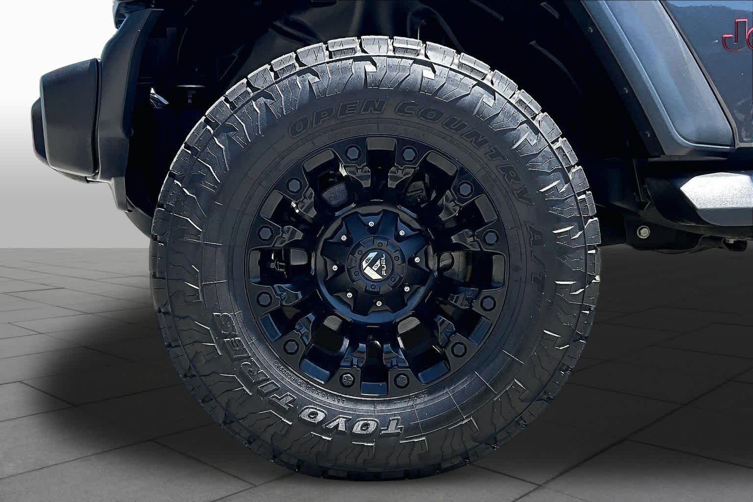 Used 2020 Granite Crystal Metallic Clearcoat Jeep Sport S image 10
