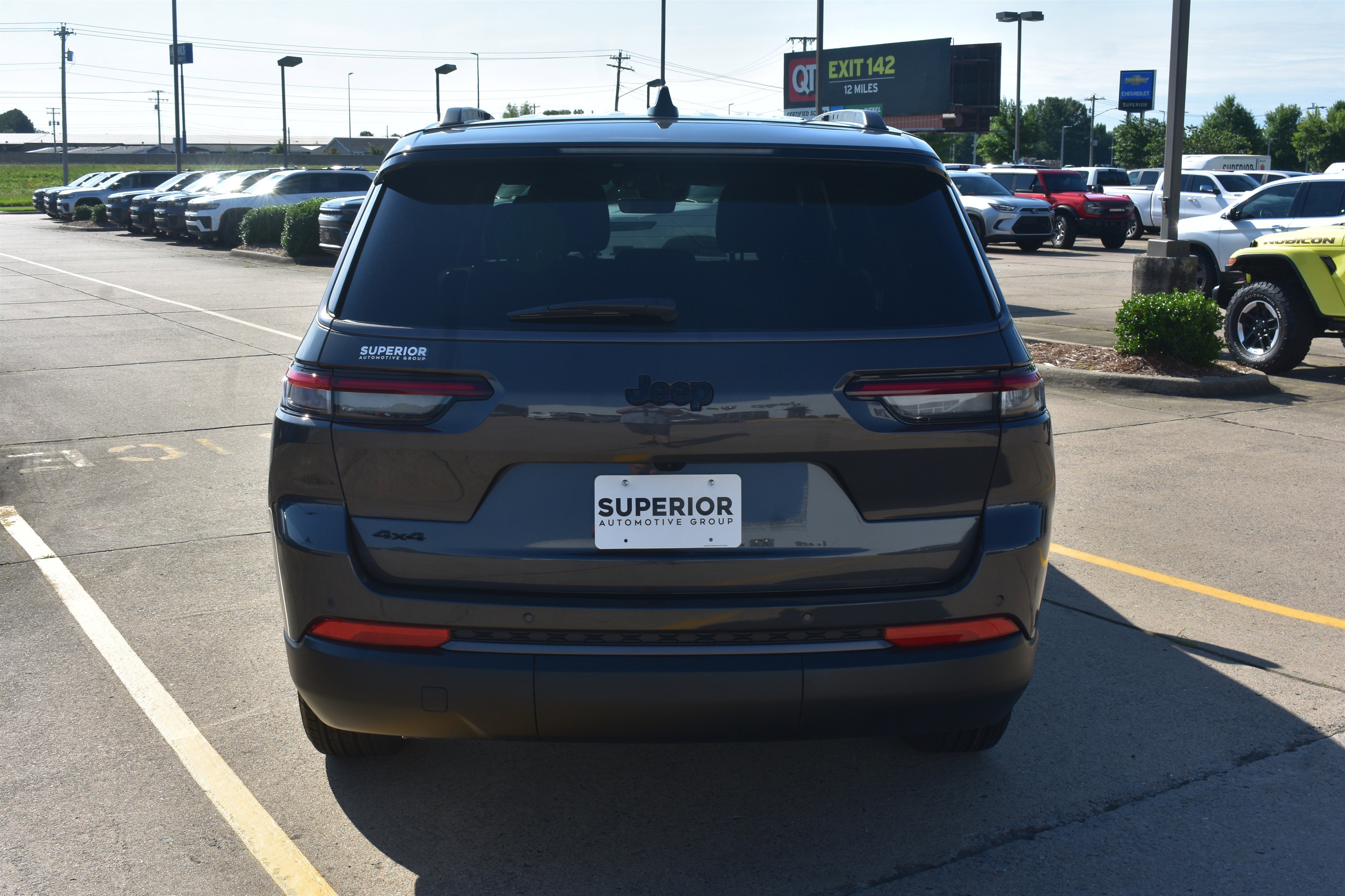 New 2026 Baltic Gray Metallic Clear-Coat Exterior Paint Jeep Laredo Altitude image 6