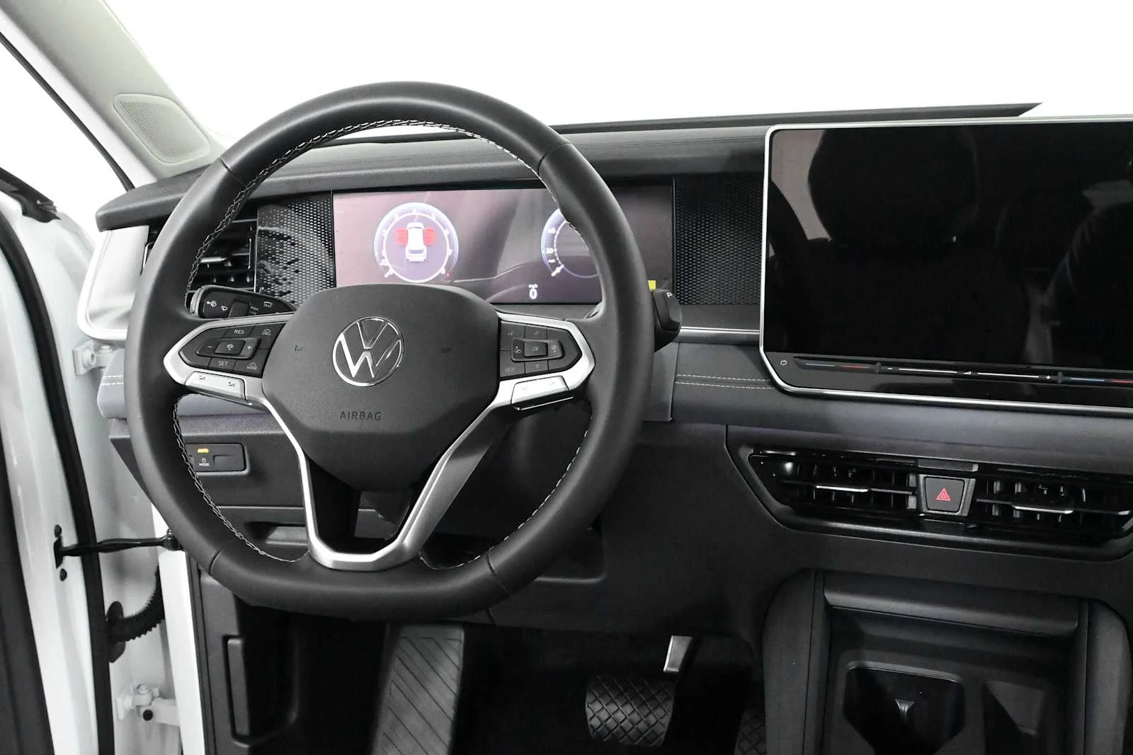 New 2026 Pure White Volkswagen SE image 3