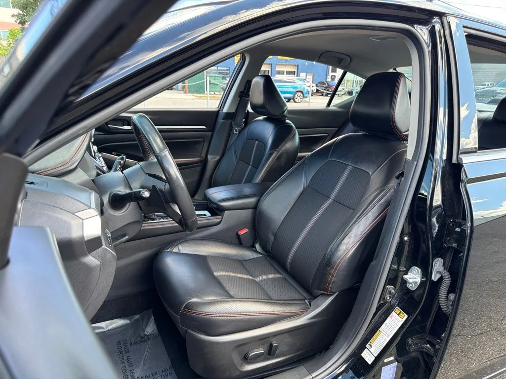 Used 2024 Black Nissan 2.5 SR image 29