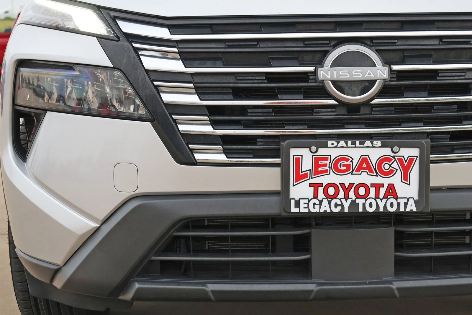 Used 2024 Silver Nissan SV image 10