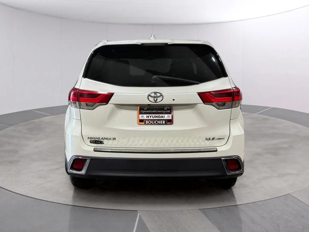 Used 2019 White Toyota XLE image 4