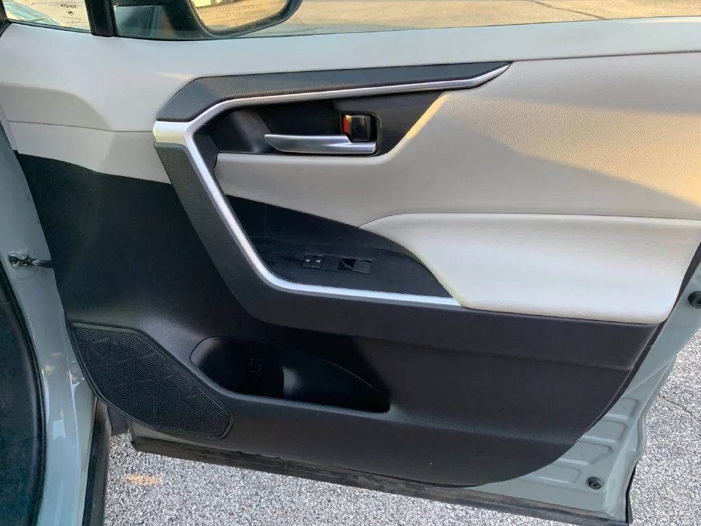 Used 2021  Toyota XLE image 19