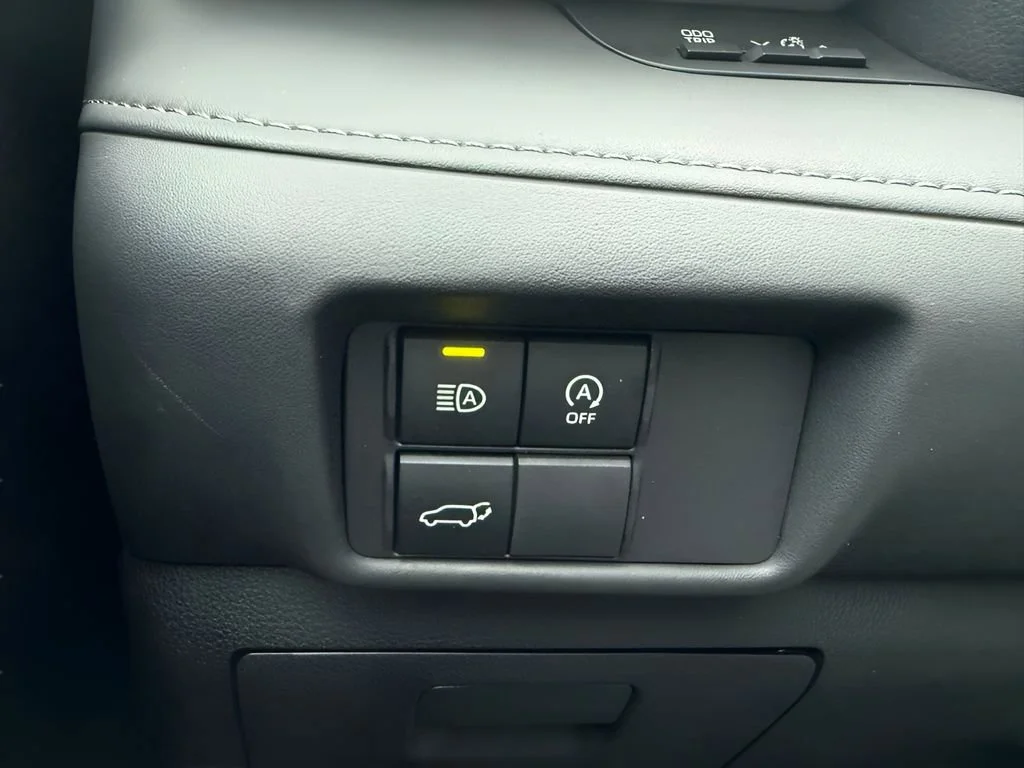 Used 2023  Toyota L image 27