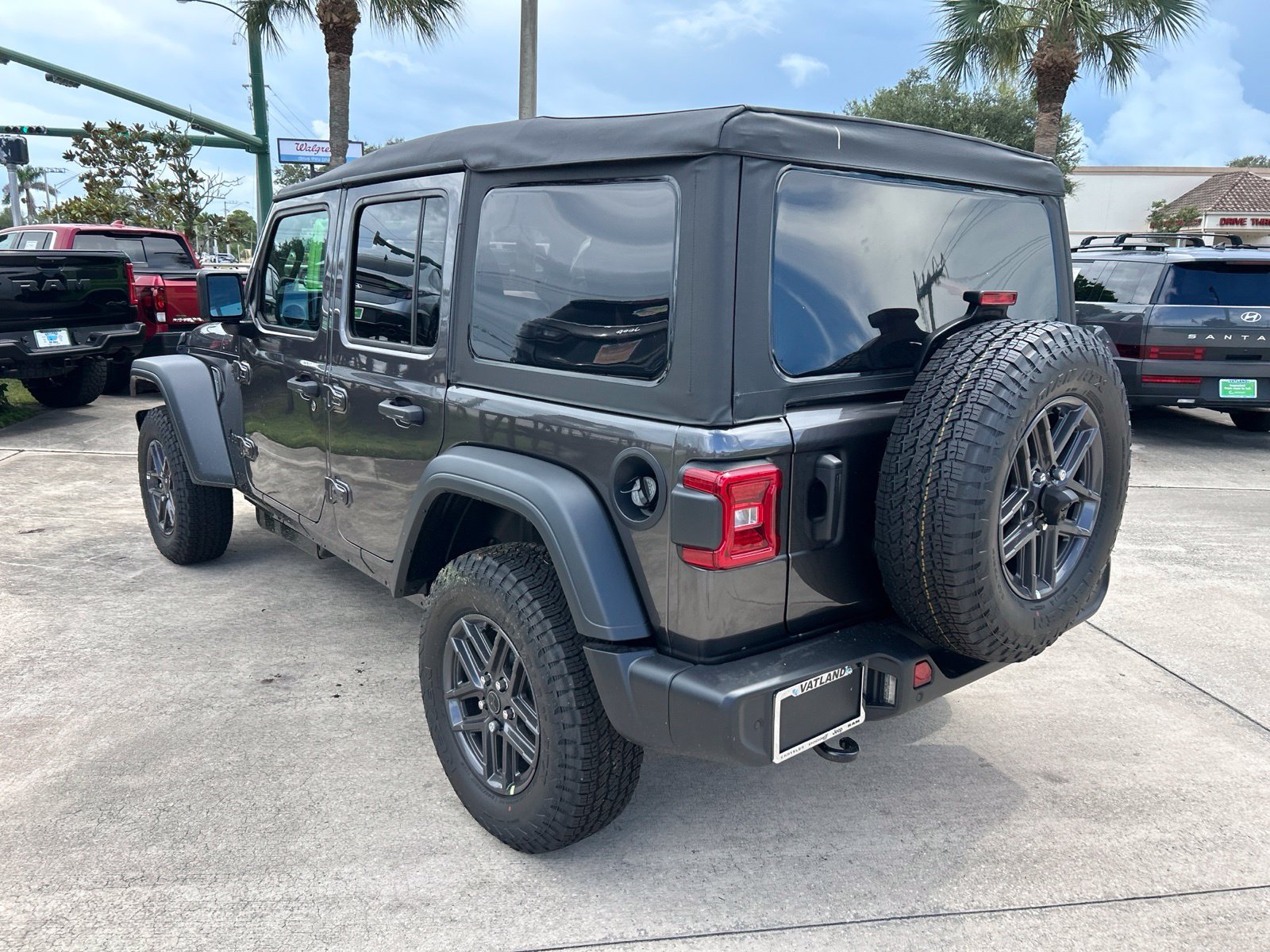 New 2027 Granite Crystal Metallic Clearcoat Jeep Sport S image 3
