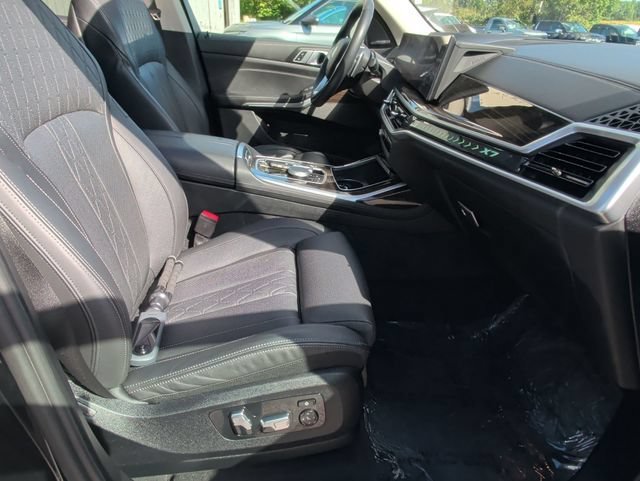 2025 BMW X7 40i - Photo 31