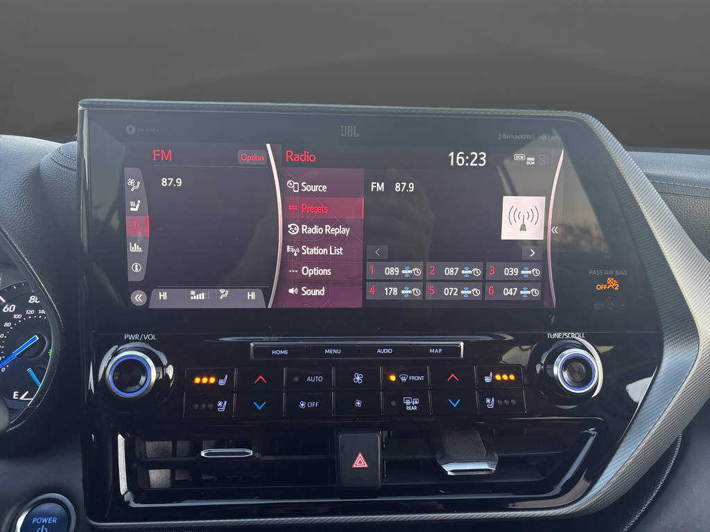 2020 Toyota Highlander Platinum - Photo 19