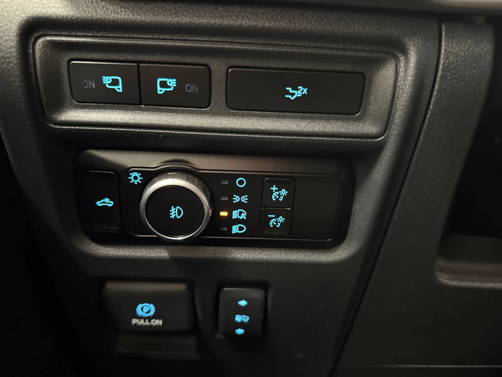Used 2023 Blue Ford XLT image 25