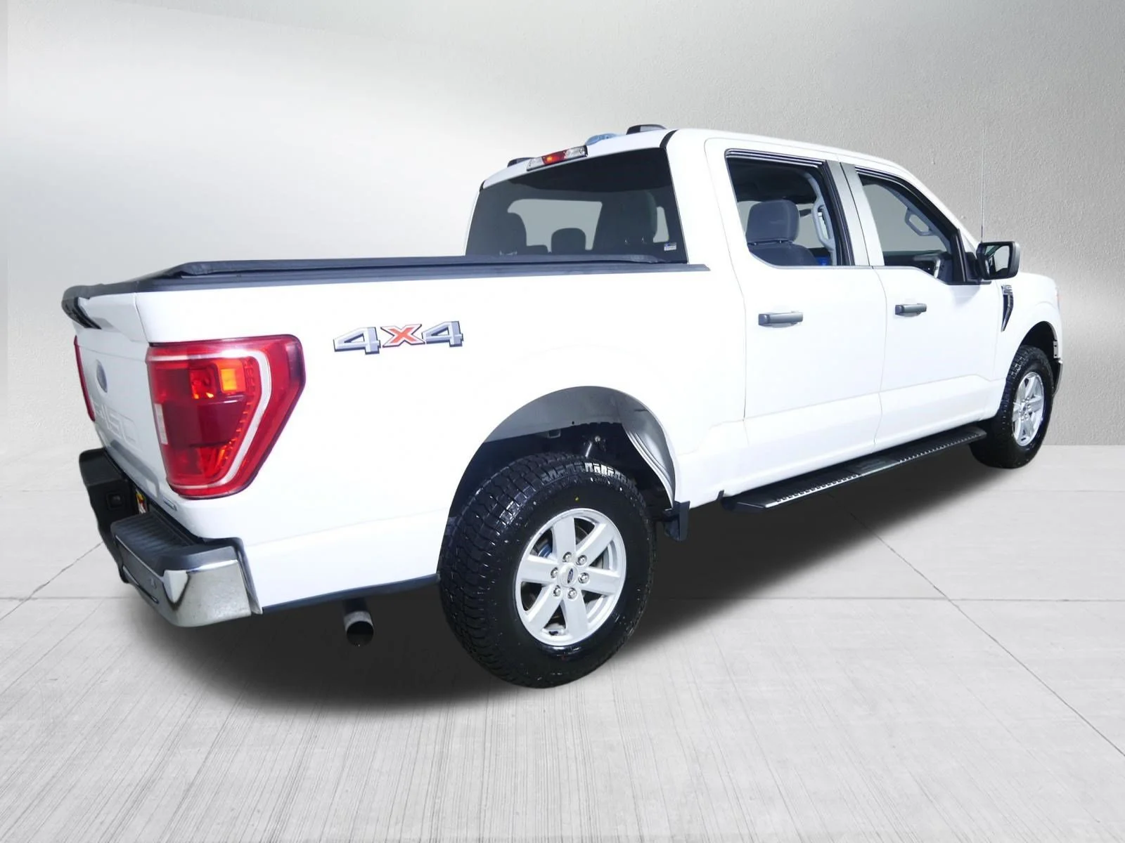 Used 2022 Space White Metallic Ford XLT image 7