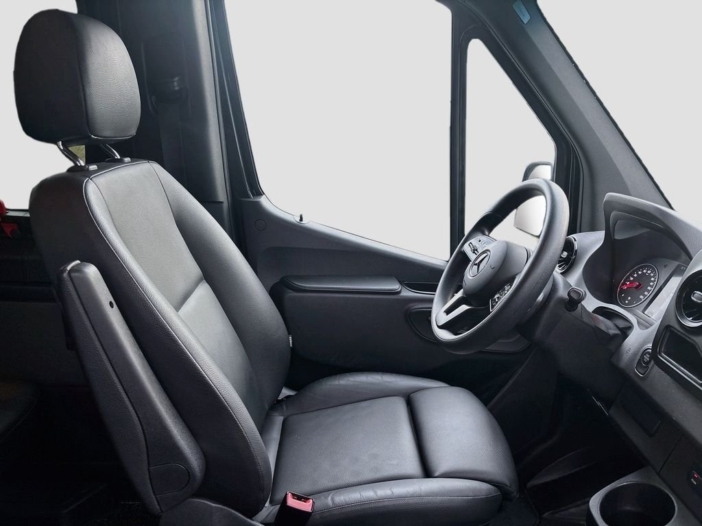 Used 2023 Black Mercedes-Benz Smartliner image 36