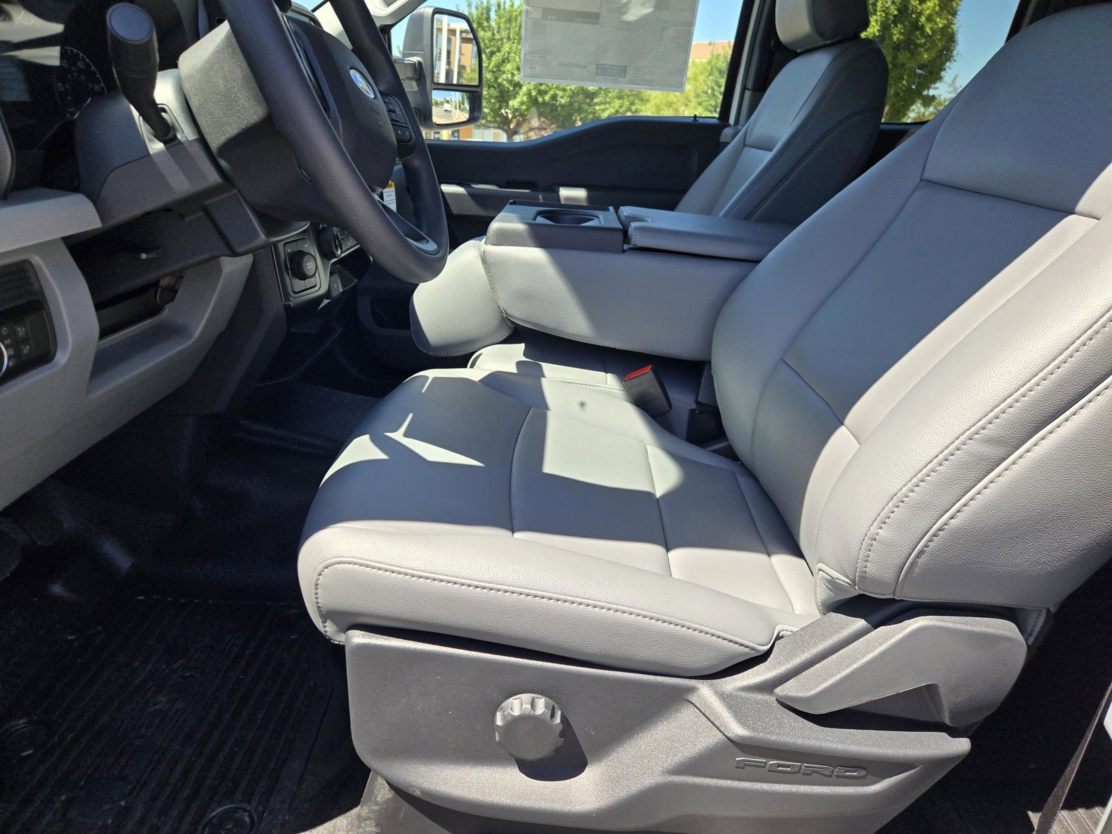 New 2026 Oxford White Ford XL image 11