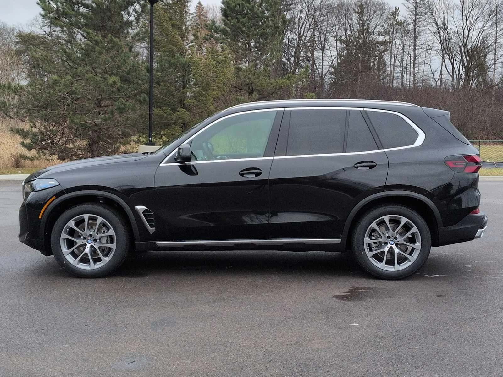 New 2026 Black Sapphire Metallic BMW xDrive40i image 11