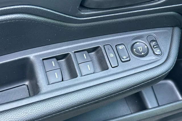 Used 2025  Honda EX-L image 12