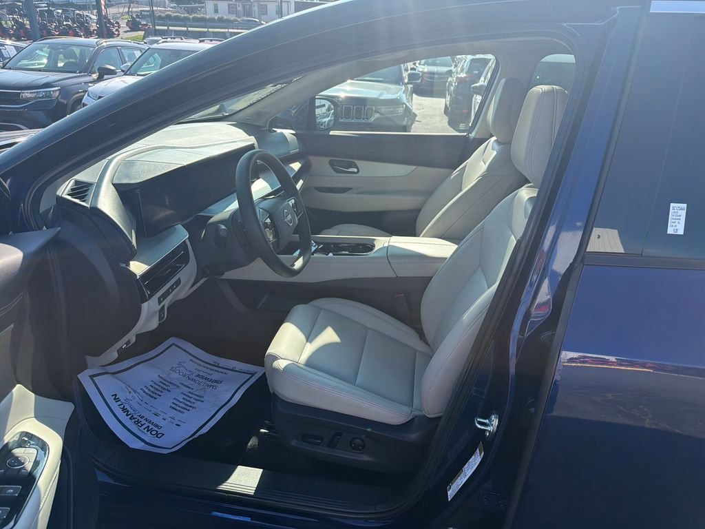 Used 2025 Blue Nissan SL image 13