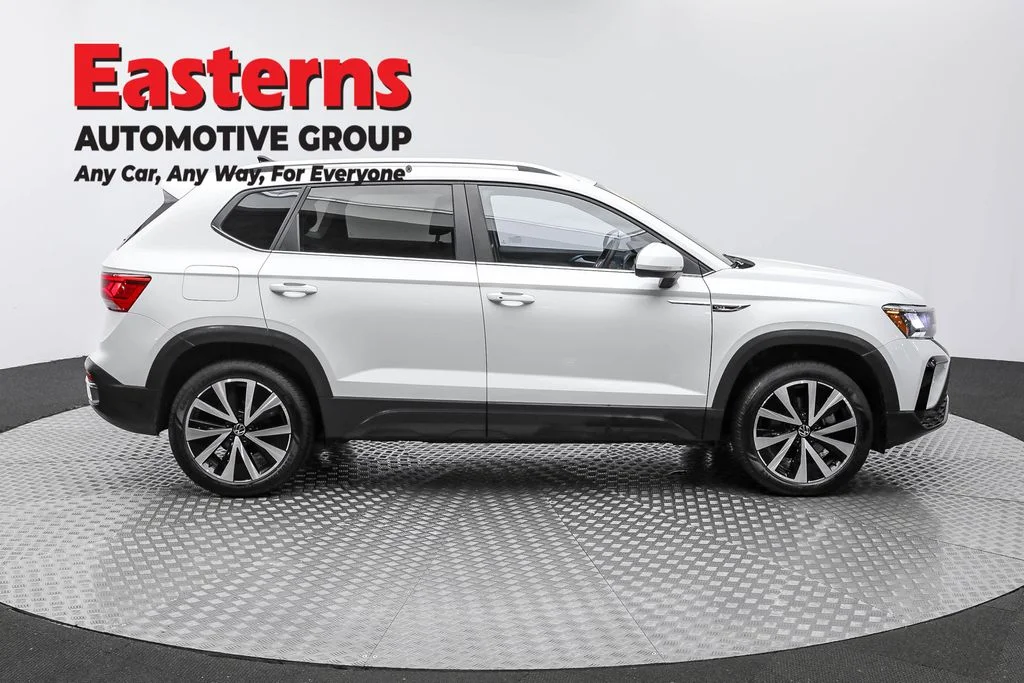 Used 2024 White Volkswagen 1.5T SE image 4