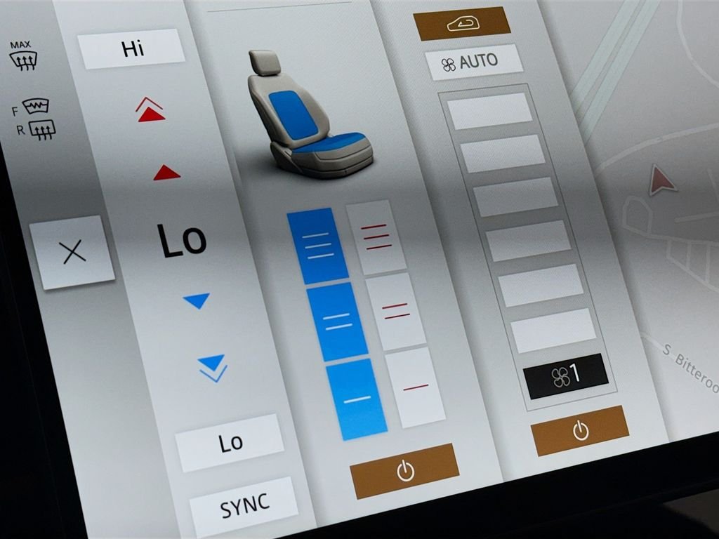 New 2025 Fuji White Land Rover SE image 22