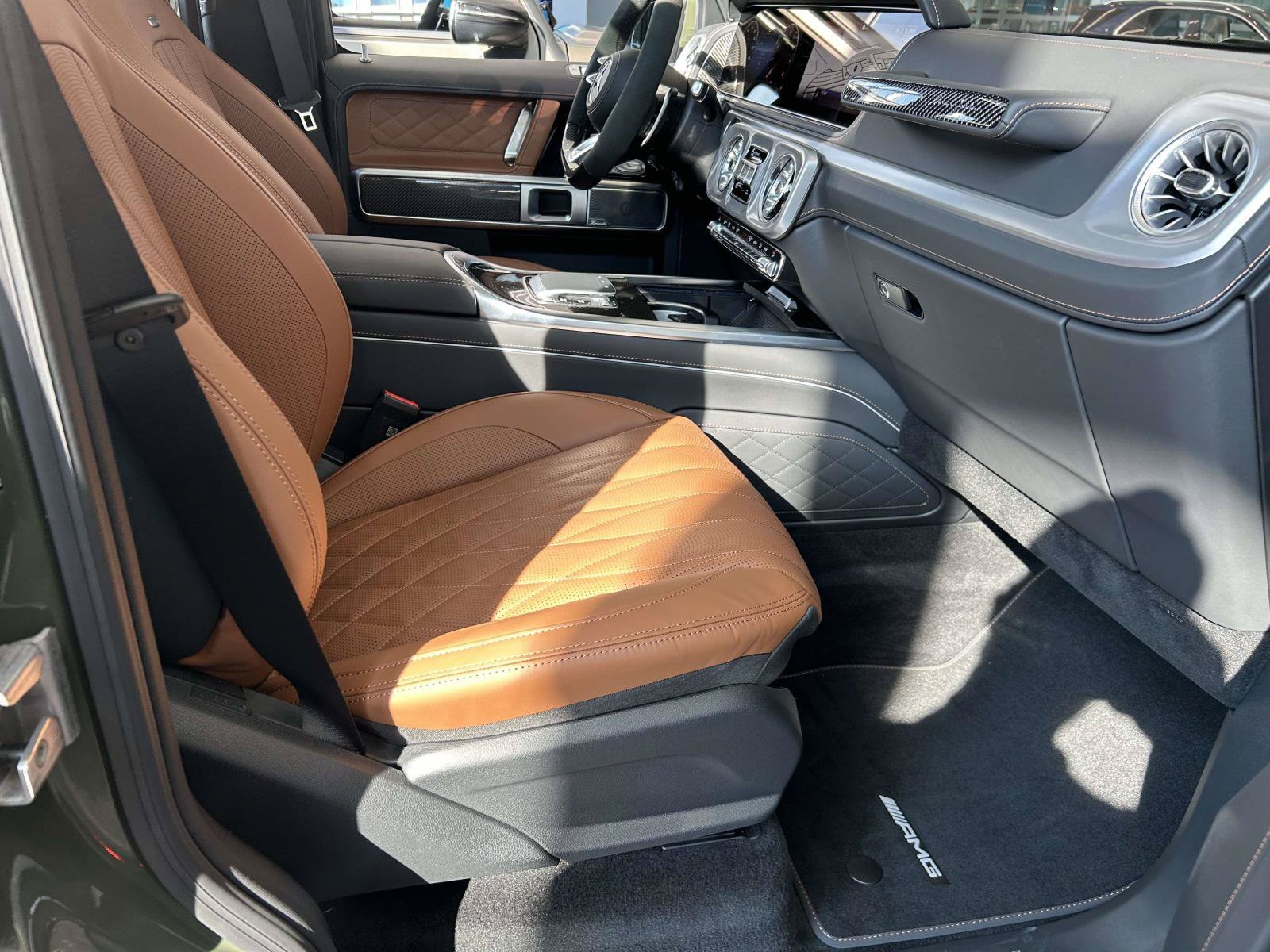 New 2027 MANUFAKTUR customer request glossy paint finish Mercedes-Benz AMG® G 63 SUV image 42