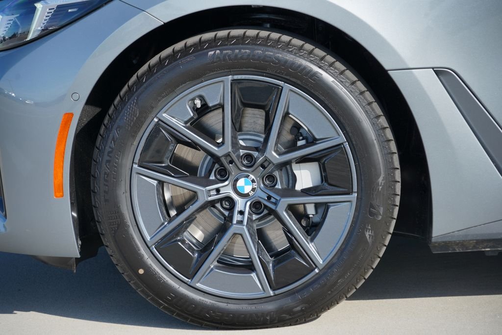 New 2026 Skyscraper Grey Metallic BMW xDrive40 image 5