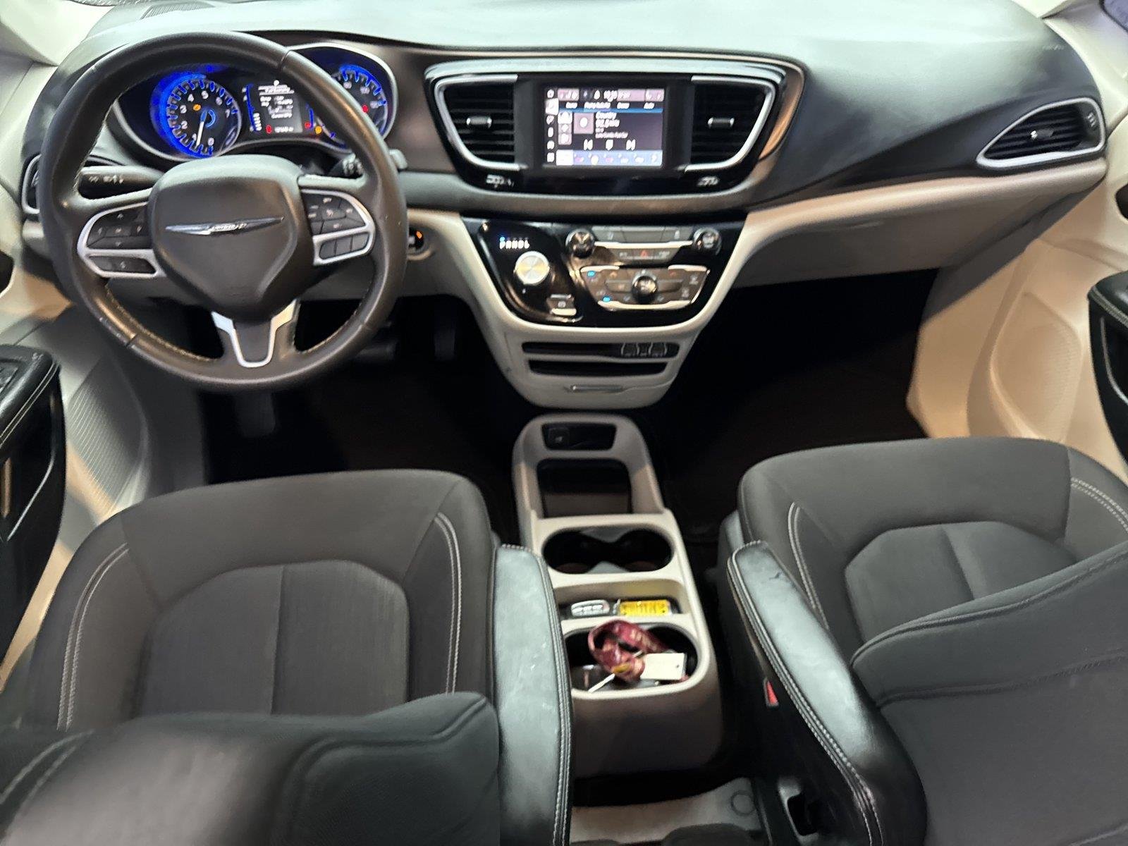 Used 2022 WHITE Chrysler LX image 13