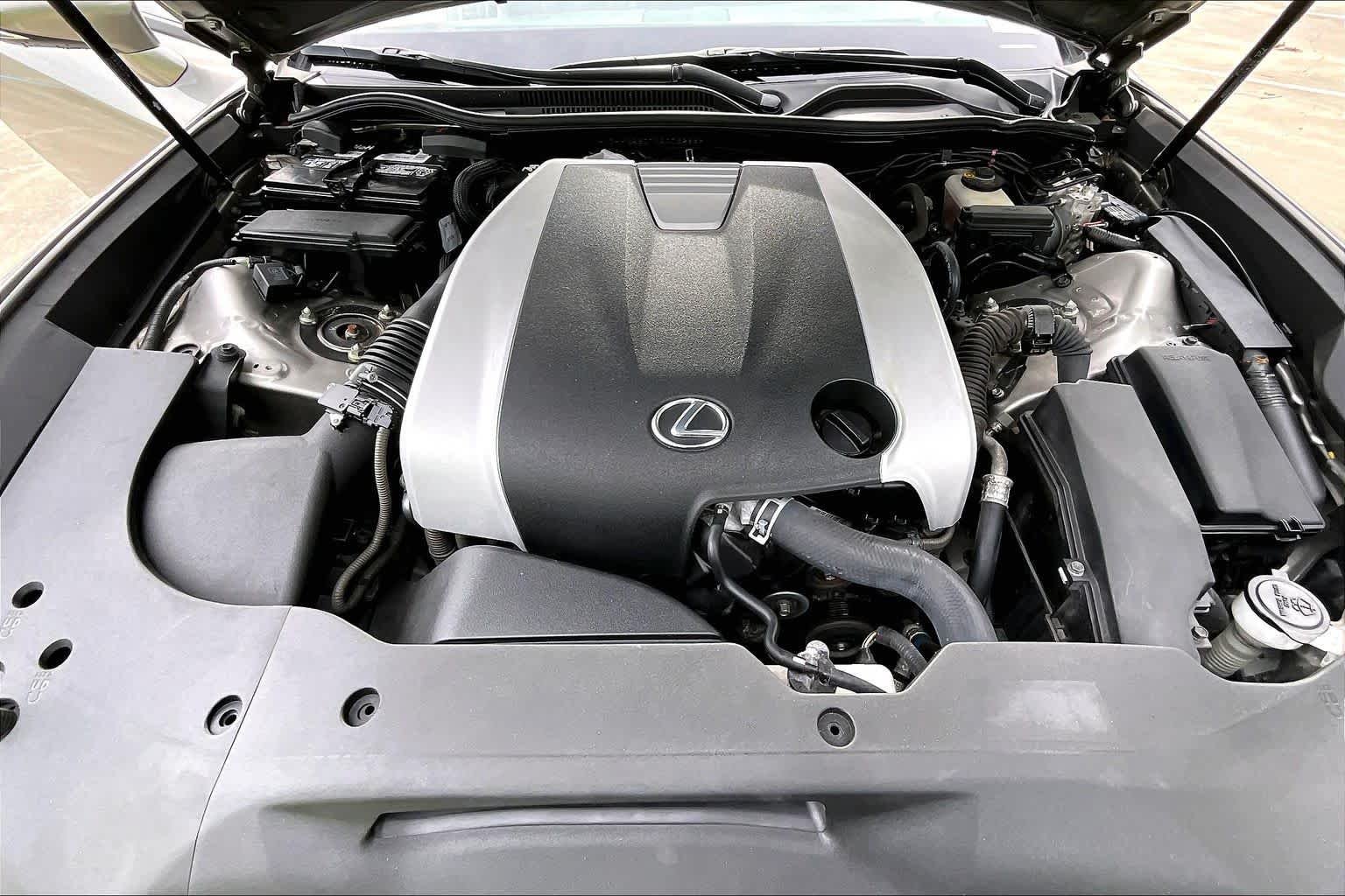 Used 2015 Atomic Silver Lexus  image 31