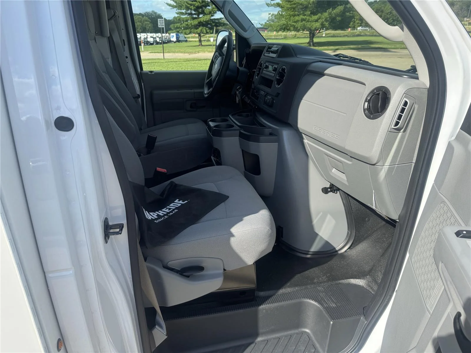 2026 Ford E-Series Cutaway Base - Photo 12
