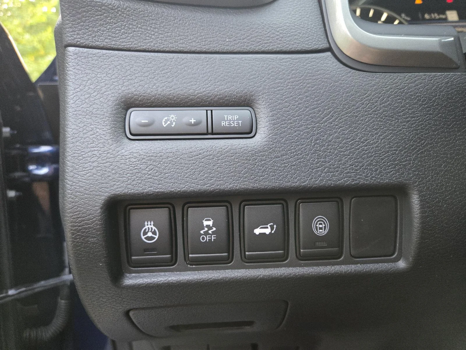 Used 2021 Deep Blue Pearl Nissan Platinum image 16