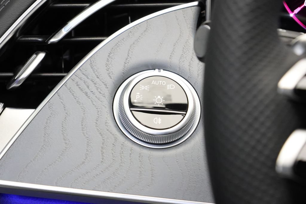 New 2027 MANUFAKTUR Moonlight White Magno Mercedes-Benz E 53 AMG® image 19