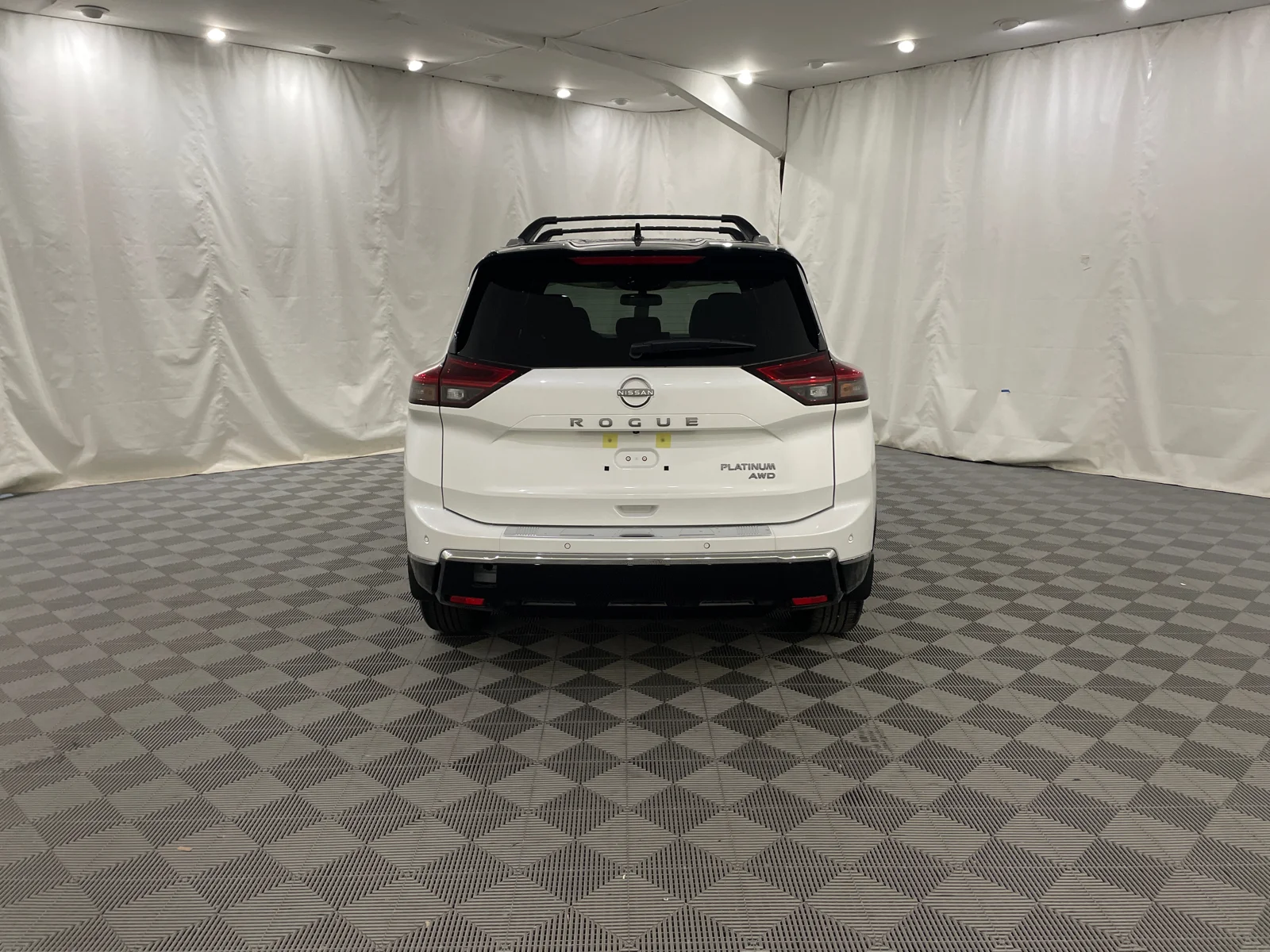 New 2026 Everest White Pearl/Super Black Nissan Platinum image 6
