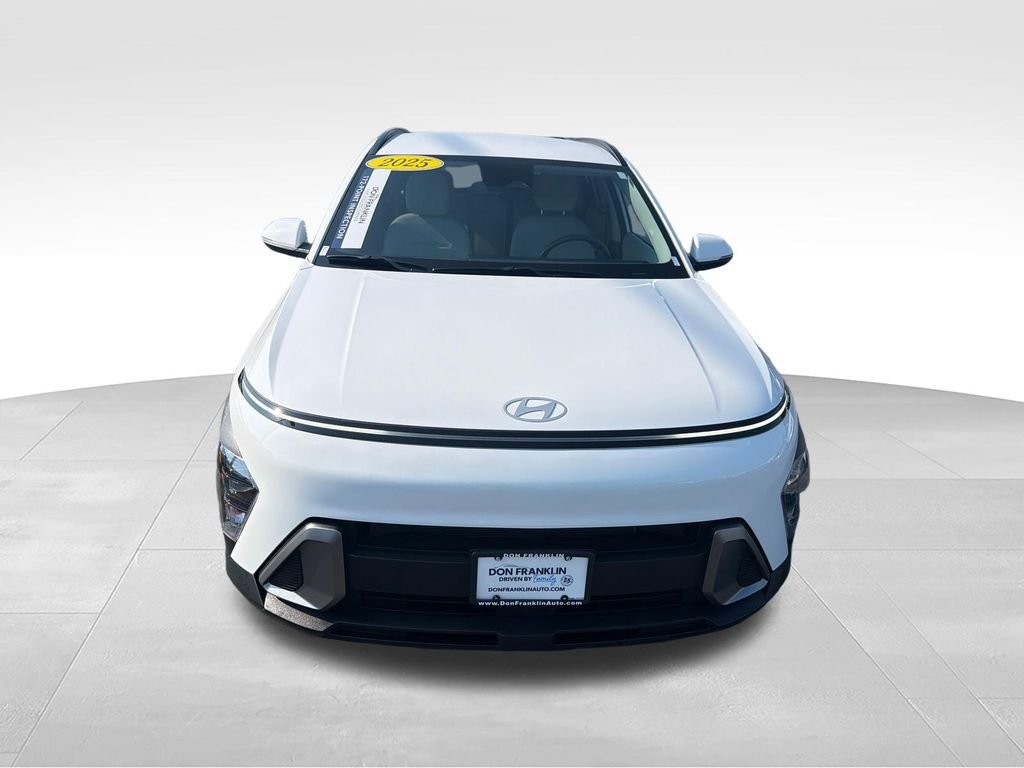 Used 2025 White Hyundai SEL image 8