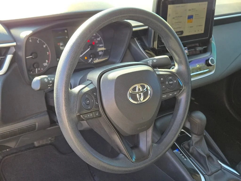 Used 2024 Classic Silver Me Toyota LE image 18