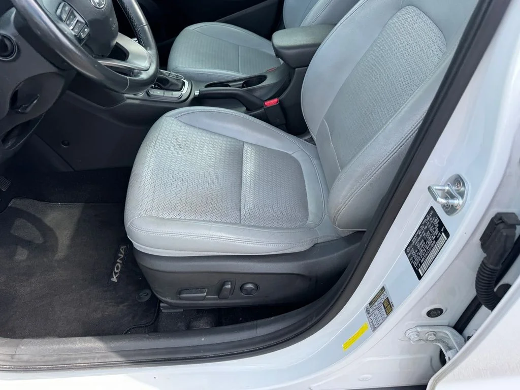 Used 2018 White Hyundai Limited image 6