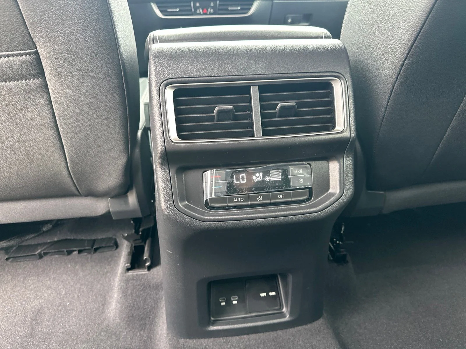 2026 Volkswagen Atlas SE w/Tech - Photo 20