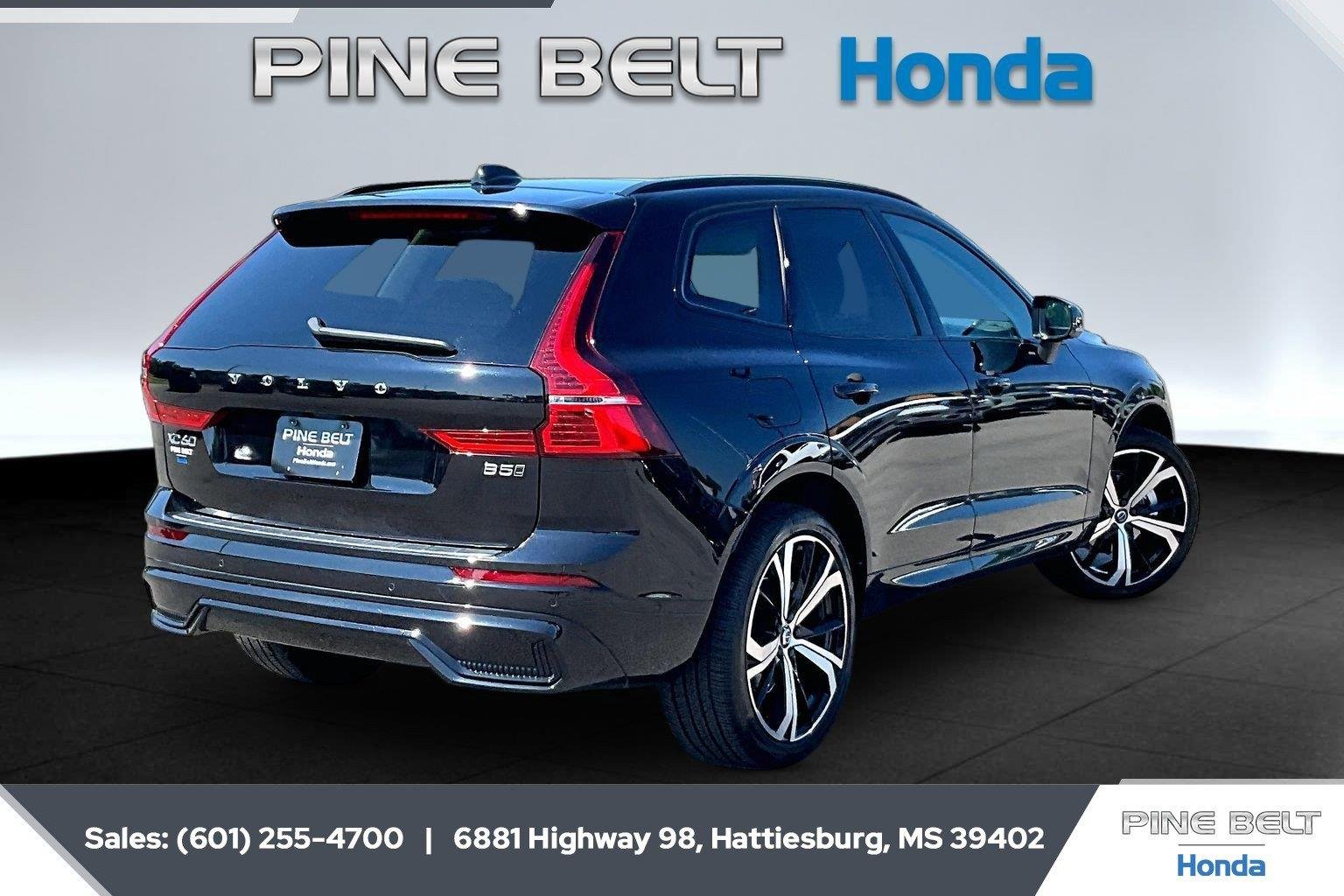 Used 2025 Onyx Black Metallic Volvo Ultra image 11