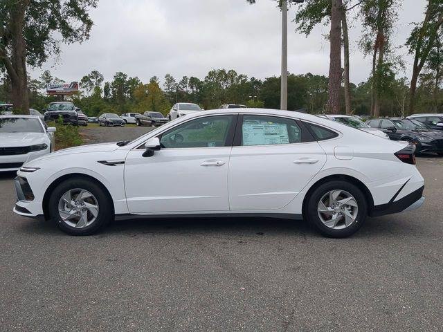 New 2026 White Hyundai SE image 8