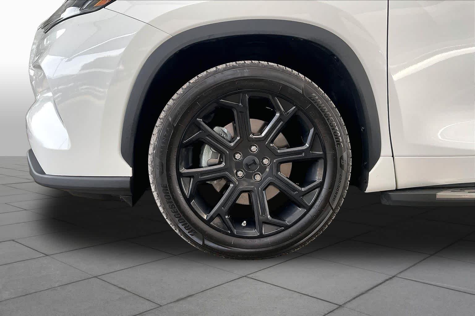 2022 Toyota Highlander L - Photo 11