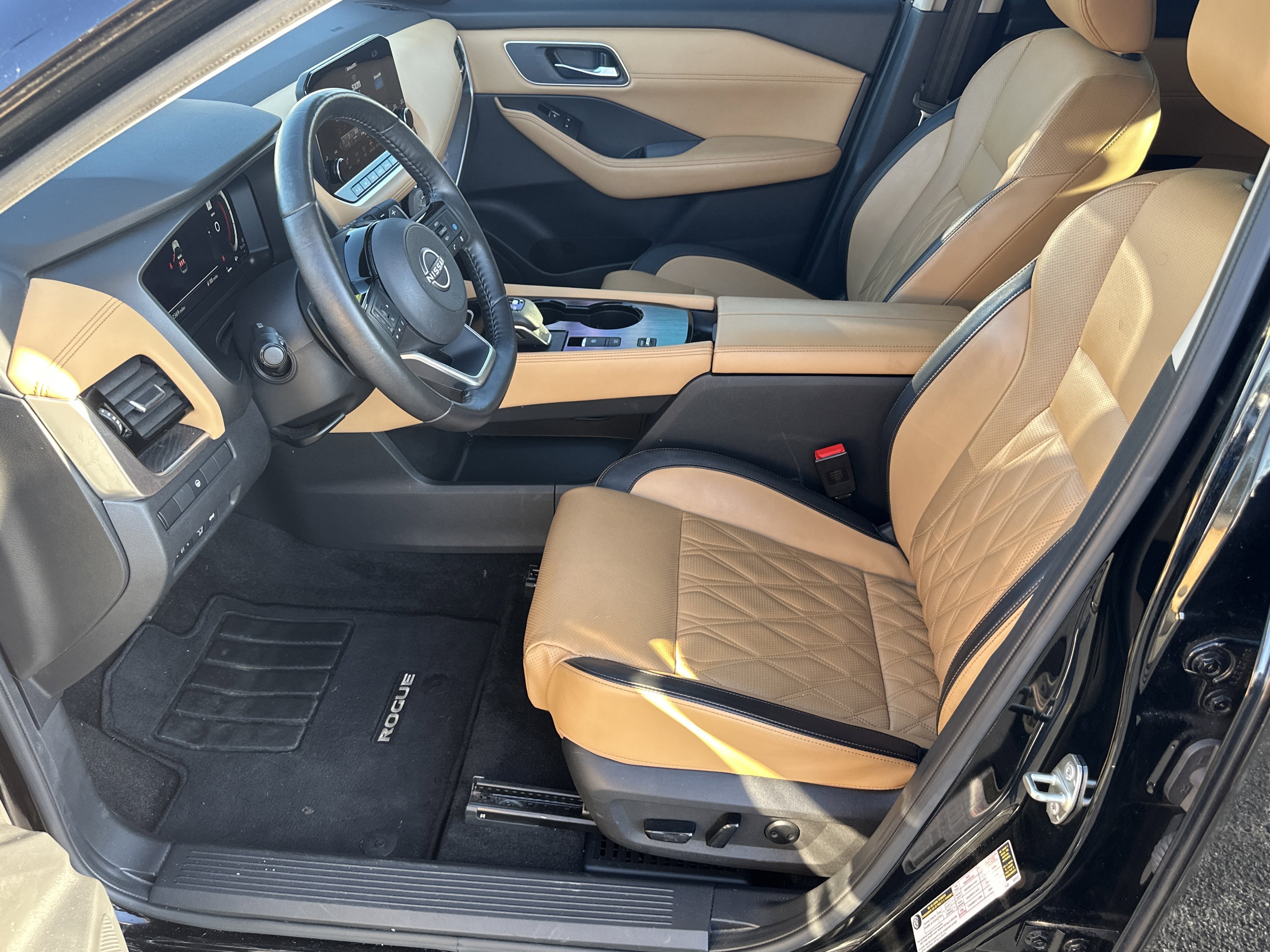 Used 2023 Super Black Nissan Platinum image 10