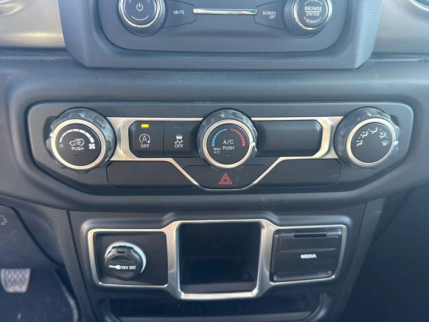 Used 2018 Granite Crystal Metallic Clearcoat Jeep Sport image 11