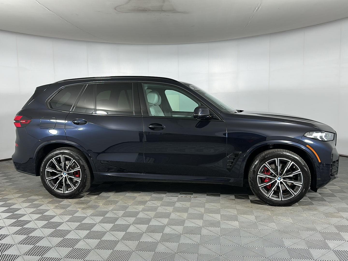 Used 2025 Carbon Black Metallic BMW xDrive40i image 25