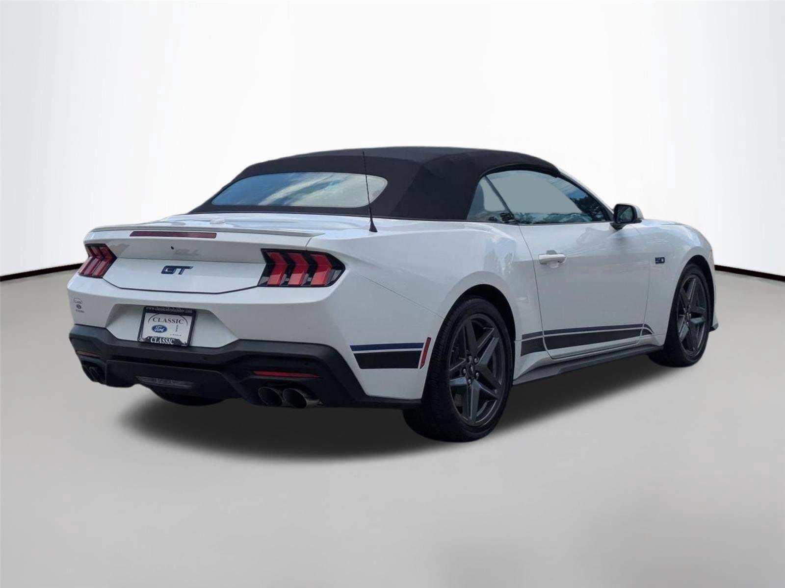 Used 2025 Oxford White Ford GT Premium image 5