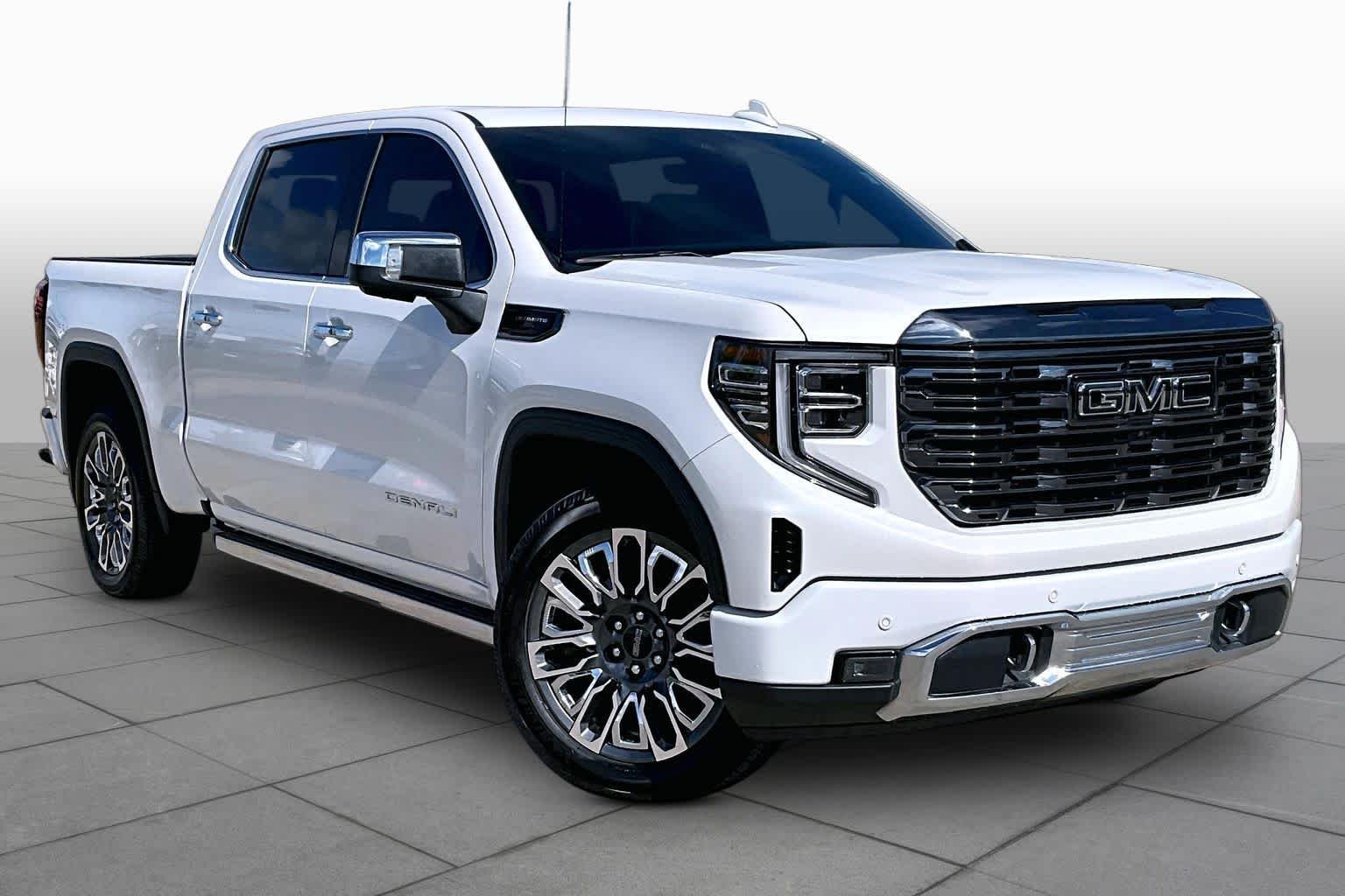Used 2023 White Frost Tricoat GMC Denali Ultimate image 3