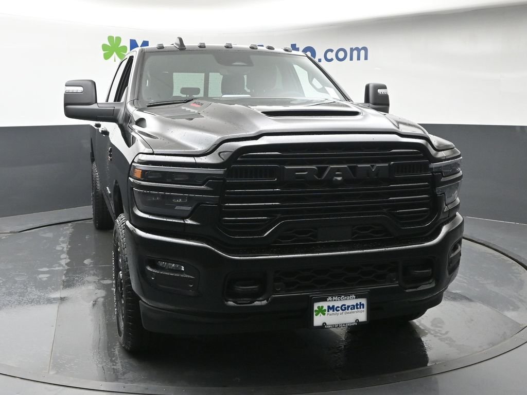 New 2026 Diamond Black Crystal Pearl-Coat Exterior Paint RAM Laramie image 5