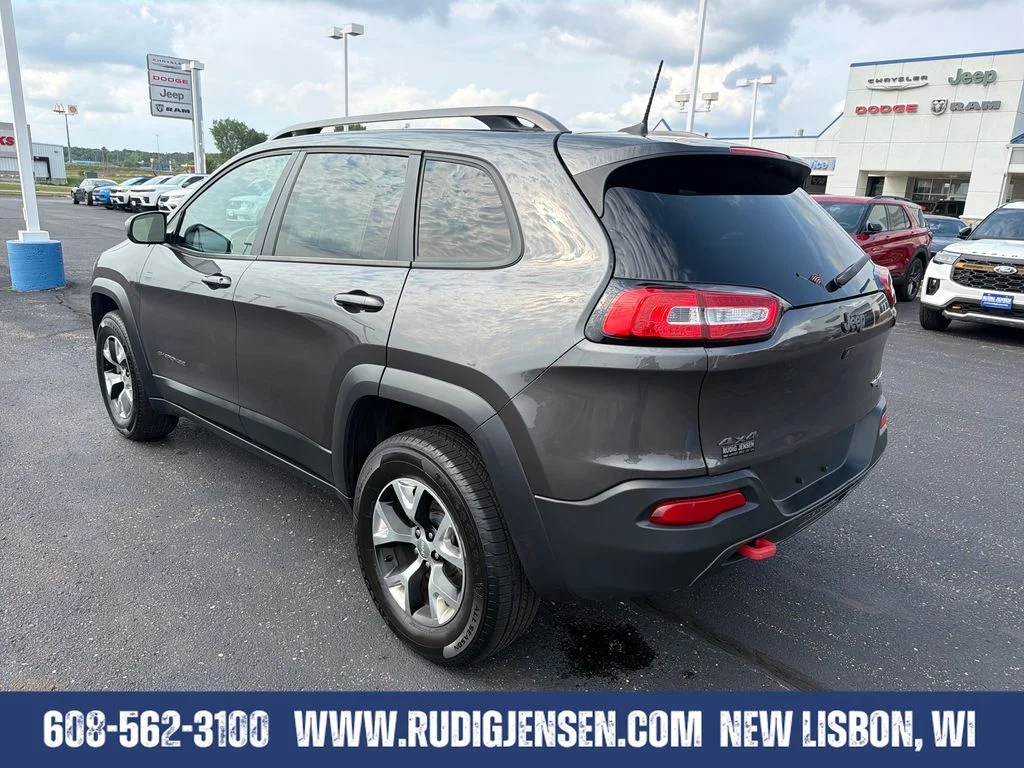 Used 2016 Gray Jeep Trailhawk image 3