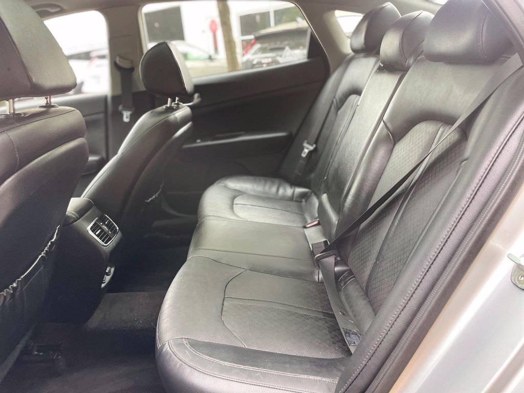 Used 2018 Sparkling Silver Kia EX image 19