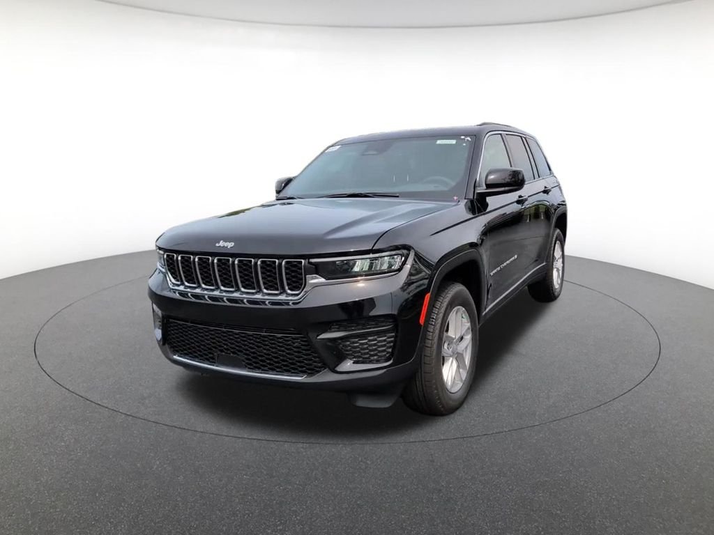 New 2026 Diamond Black Crystal Pearlcoat Jeep Laredo X image 13