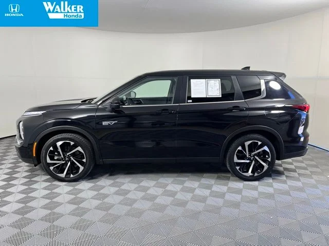Used 2024 Black Mitsubishi SE image 4