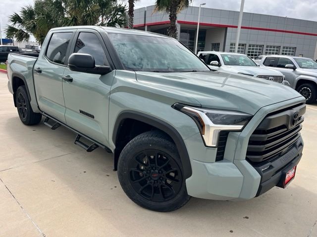 Used 2024  Toyota SR5 image 1