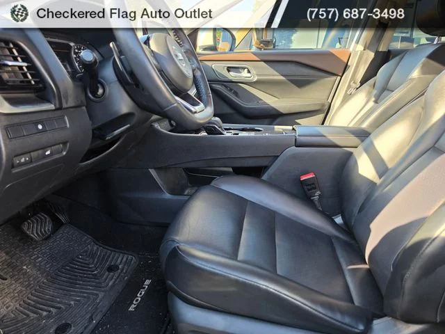 Used 2021 Pearl White Nissan SV image 8