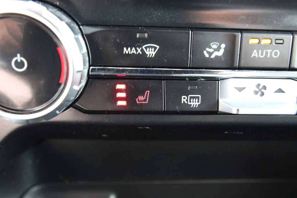 Used 2023 Oxford White Ford XLT image 12