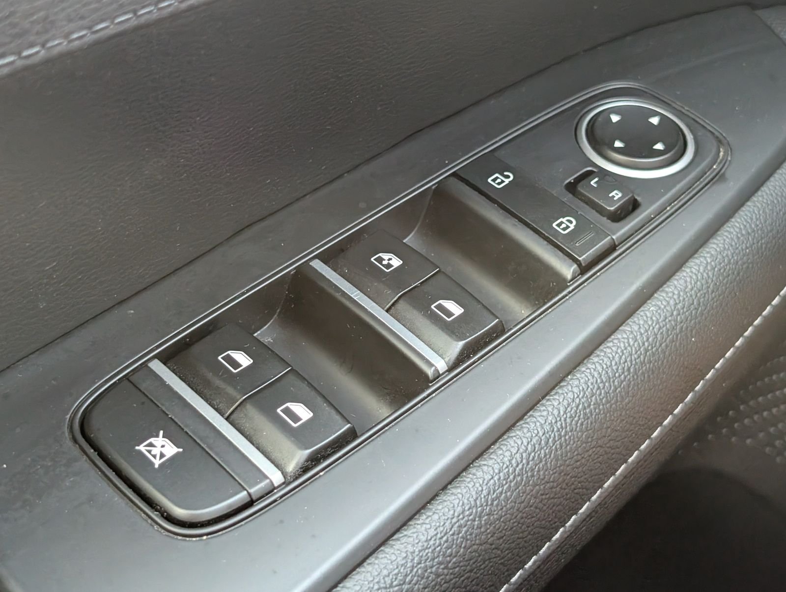 Used 2024 Snow White Pearl Kia GT-Line image 21