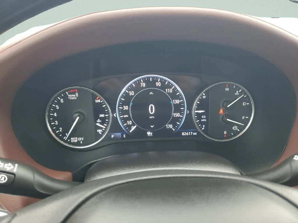 Used 2020 WHITE FROST TRICOAT Buick Avenir image 21